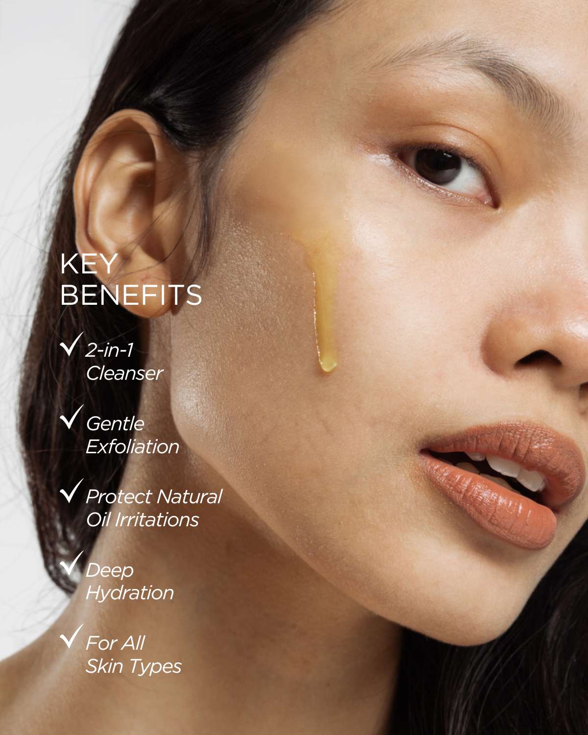 Woman with clean, glowing skin after using Teluris Cleansing Oil. Benefits: removes makeup and hydrates.