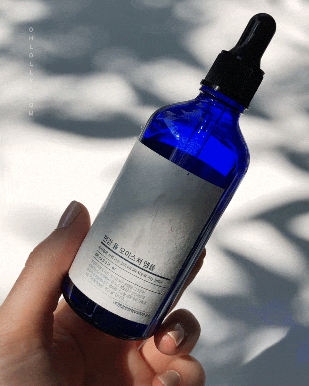 Studio shot of the Pyunkang Yul Moisture Ampoule jar and dropper, with a small, clear dollop of the product swatched nearby to show its thick, gel-like texture.