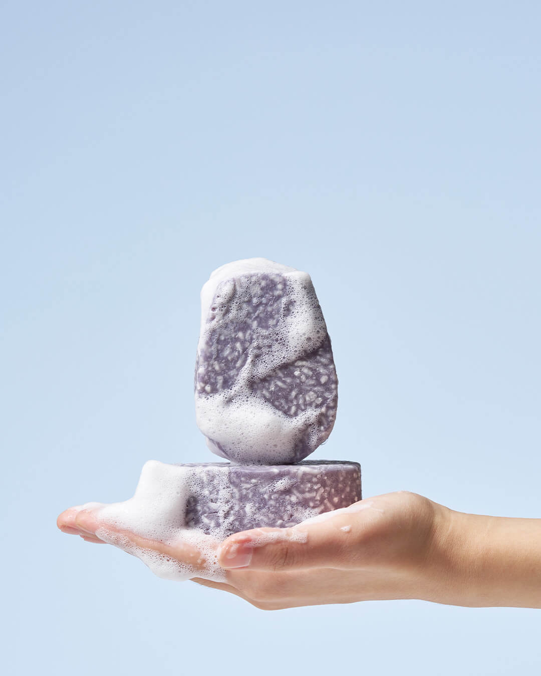 Hand holding the Urang Daily Oil Control Shampoo Bars, illustrating its rich lather and refreshing foam that controls excess oil and soothes the scalp.
