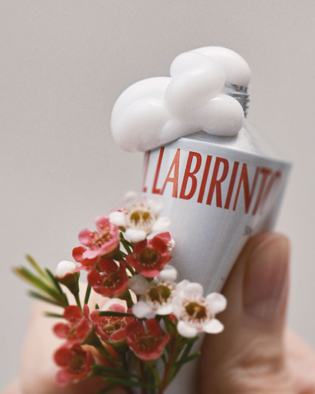 Ohlolly Korean Skincare Vinoir Decanting Hand Cream | Il Labirinto. Scented moisturizer for dry hands. Flowers. Texture closeup.
