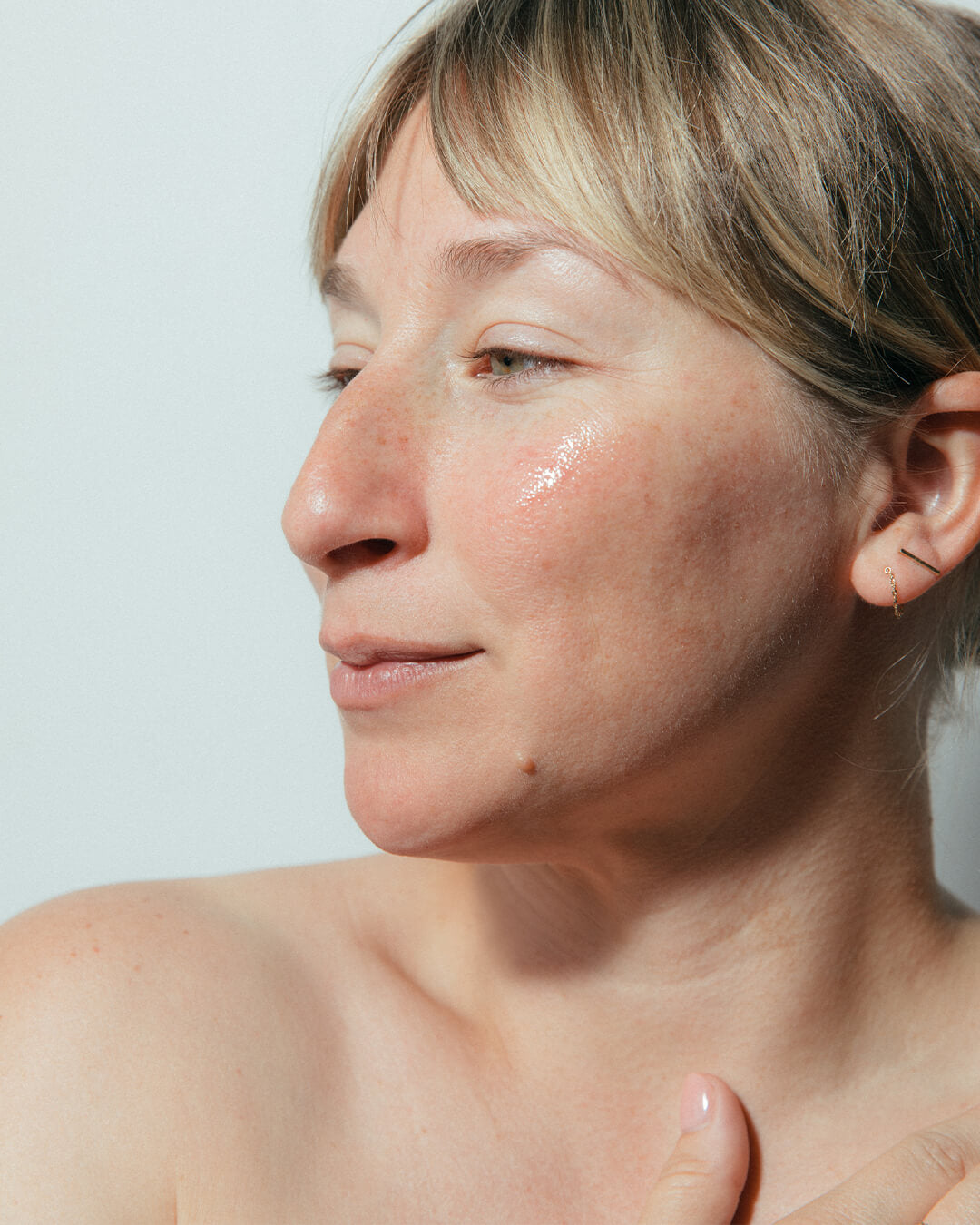 WYLYS Liquid V-Lift One-Step Serum on Model When You Love Your Skin Brighter more hydrated skin