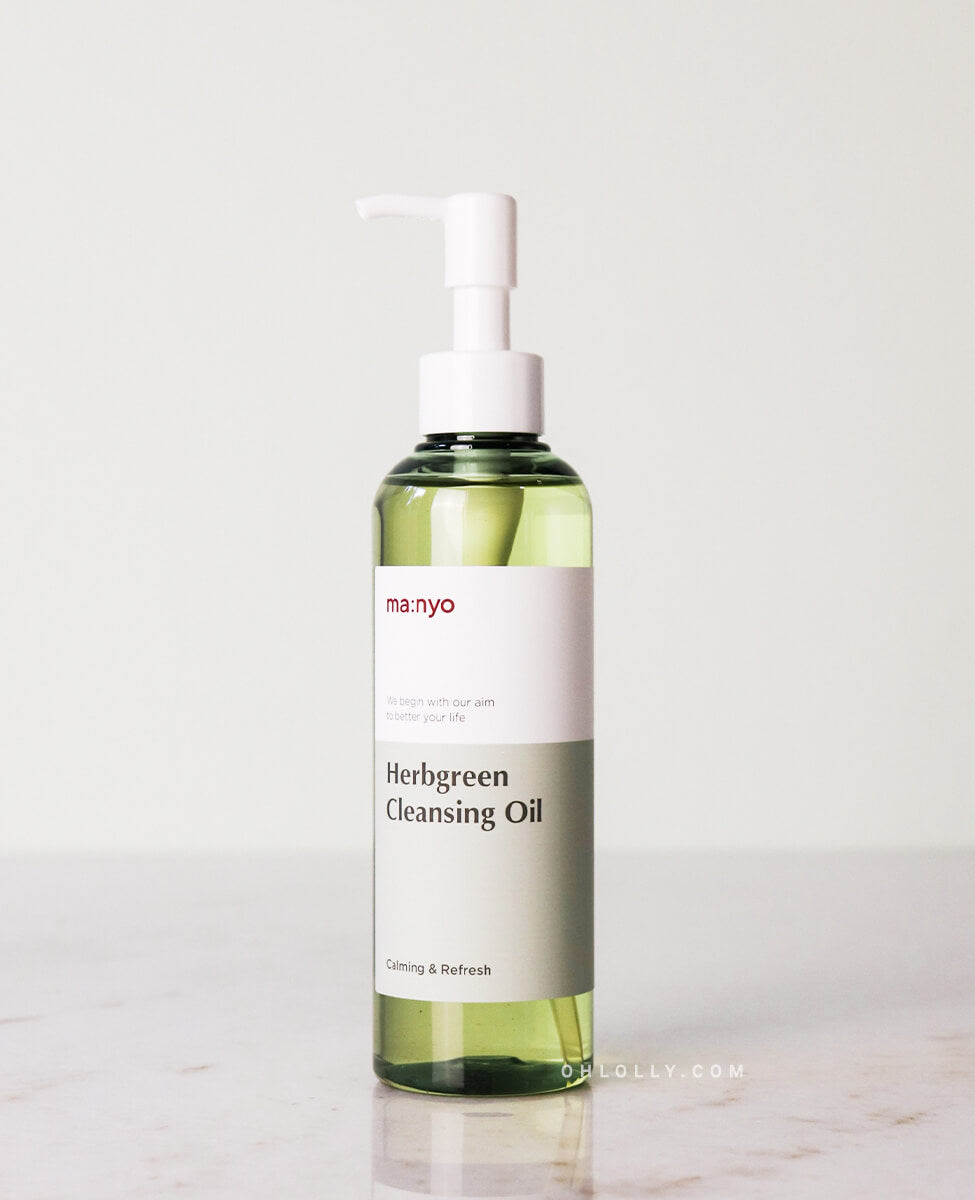 ma:nyo Herbgreen Cleansing Oil_Non-Stripping Cleansing OIl, product on tabletop