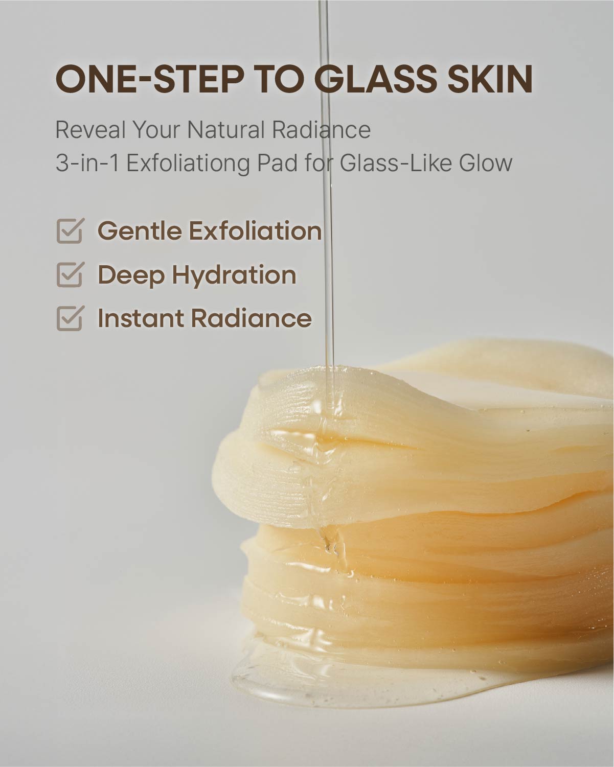 Stack of saturated Eau Briller Glass Toning Pads. 3-in-1 formula for gentle exfoliation and deep hydration.