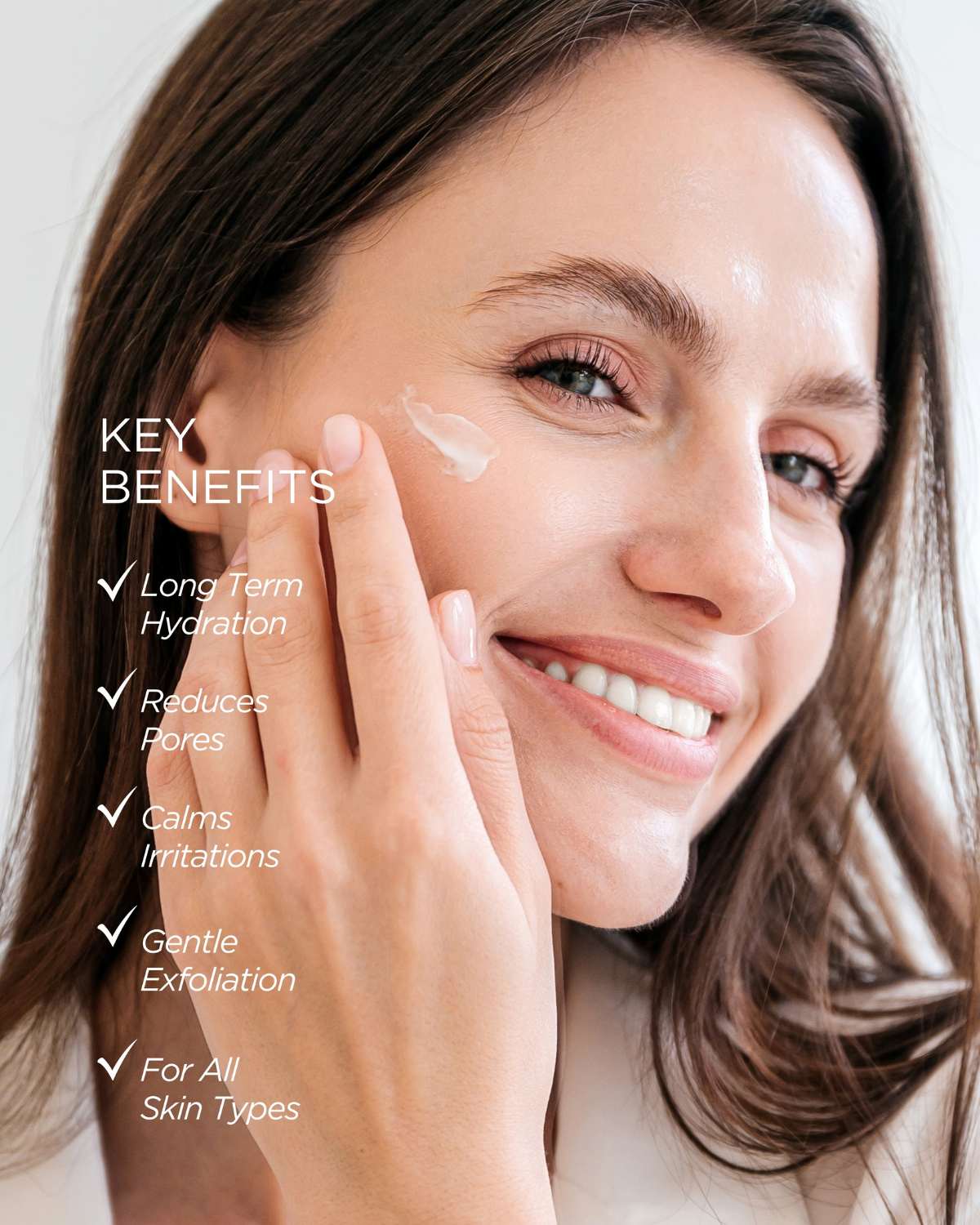 Close-up of a woman with glowing skin after using Teluris hydration cream. Benefits: deep moisture and dewy finish.