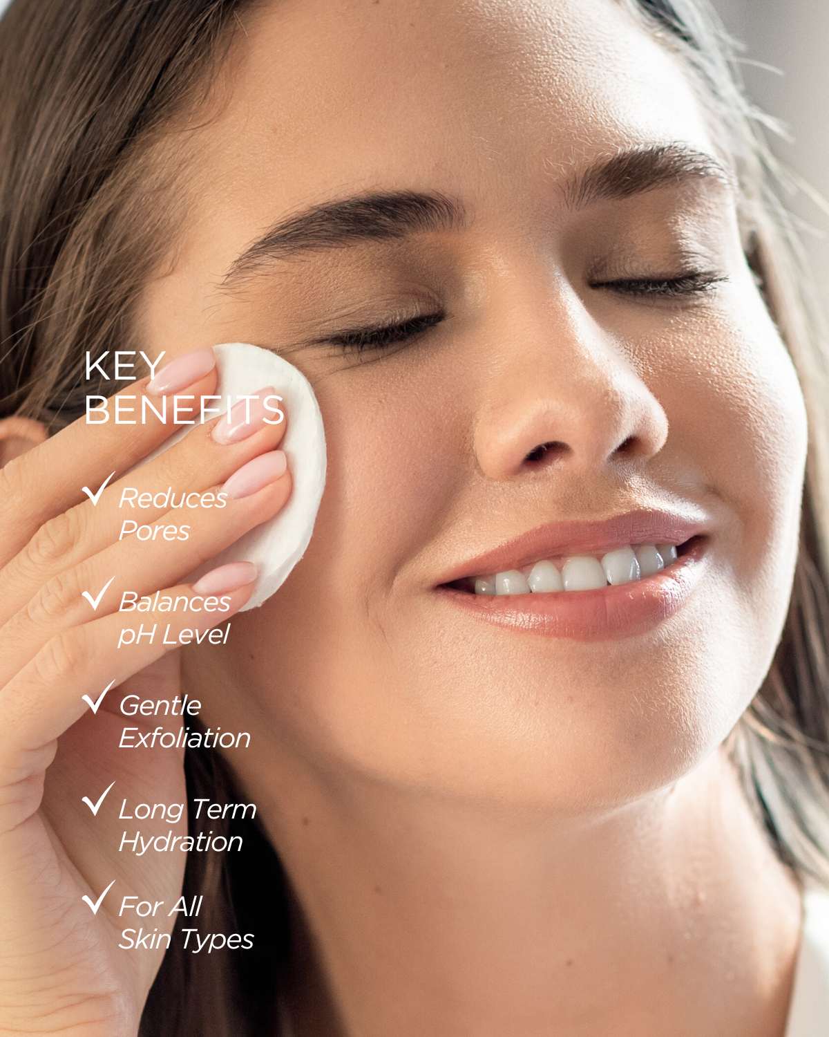 Woman applying Teluris toner with a cotton pad. Benefits: reduces pores and balances pH.