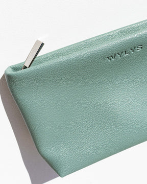 Wylys Sage Verte Makeup Bag – Soft Vegan Leather Pouch for Skincare & Makeup, Sage Green Vegan Leather Makeup Clutch with Metal Zipper & Lining